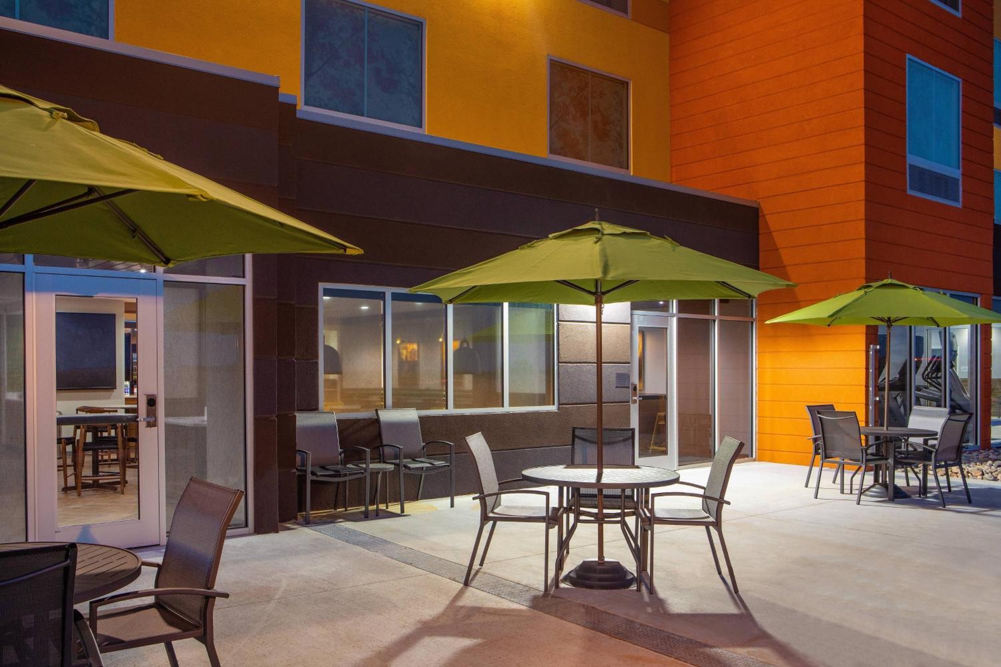 Fairfield Inn & Suites By Marriott Mcpherson Exterior foto